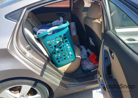 2013 Hyundai Elantra Gls z USA, uszkodzony, nr VIN 5NPDH4AE8DH381021